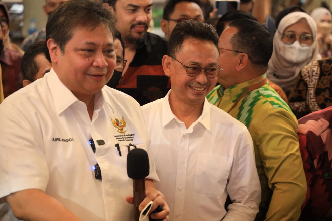 Tinjau Pasar Flamboyan, Menko Airlangga Puji TPID Pontianak Kendalikan Inflasi